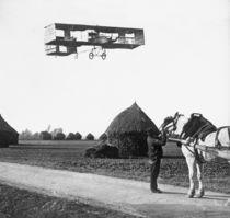 Flight by Henri Farman from Chalons to Reims von French Photographer