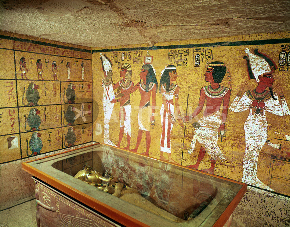 The Burial Chamber In The Tomb Of Tutankhamun Bild Als Poster Und
