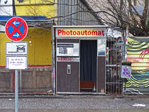 Photoautomat - Berlin Falckenstein-Straße nahe Oberbaumbrücke von schroeer-design