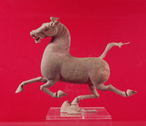 Galloping horse with one Hoof Resting on a Swallow von Chinese School