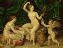 Venus at her Toilet von Fontainebleau School