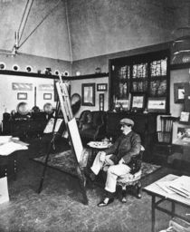 Cecil Aldin in his studio von English Photographer