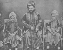Son-in-Law and Grandsons of Sultan Shah Jahan von English Photographer