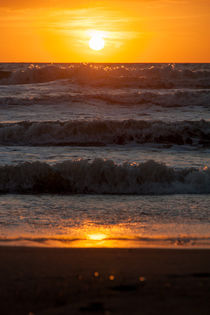 Wellen im Sonnenuntergang von Manfred Herrmann