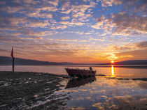 Sonnenuntergang mit Fischerboot von Christine Horn