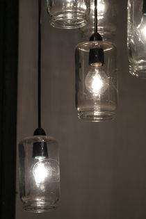 Lampen in einer Bar by stephiii