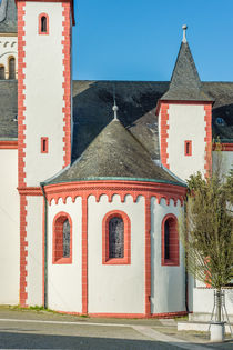 Saal-Kirche Ingelheim - Osttürme mit Chor von Erhard Hess