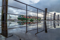 Hafen-Spiegelung CSCL VENUS von photobiahamburg