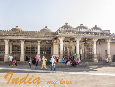India-my-love-people-in-the-mosque-1