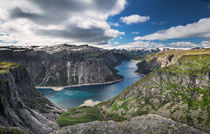 View on lake Ringedalsvatnet from Trolltunga by Bastian Linder