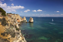 Coast with cliffs in Lagos at Algarve in Portugal von Bastian Linder
