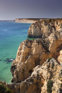 Coast with cliffs in Lagos at Algarve in Portugal von Bastian Linder