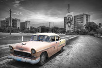 Old car in Cuba, Havanna, pink colourized von Bastian Linder