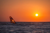 Windsurfing during sunset on sea von Bastian Linder