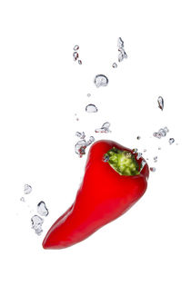 Red capsicum in water with air bubbles by Bastian Linder