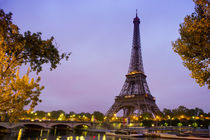 Eiffel Tower in sunrise at Seine, Paris von Bastian Linder