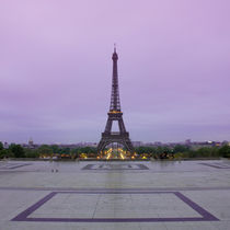 Eiffel Tower in sunrise at Trocadero, Paris by Bastian Linder