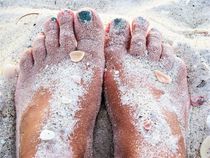 Füße im Sand --- Urlaubsfeeling by assy