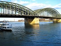 Köln, Hohenzollernbrücke mit Rhein von assy