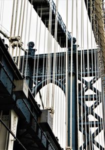 Manhattan Bridge-Pfeiler mit Tragkabeln by assy