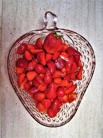 Erdbeeren in der Erdbeerschale von assy