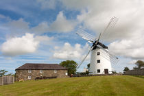 Llynon mill and farm, Llandeusant, Anglesey, Wales, United Kingdom von Kevin Hellon