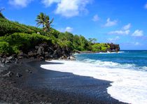 Black Sand Beach Maui by travel-sc