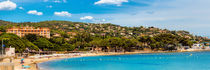 Der Strand von Sainte Maxime an der Cote d'Azur in Südfrankreich by Thomas Klee