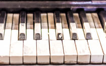 Old dust Piano von freudexplicabh