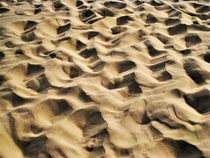 Sand, von Wind geformt von assy