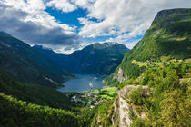 Blick auf den Geirangerfjord in Norwegen by Rico Ködder