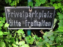 Privatparkplatz, bitte freihalten !!! by assy