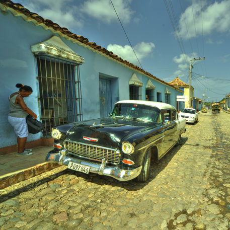 Trinidad-street-carsq