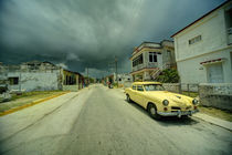 Yellow storm car  von Rob Hawkins