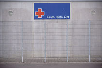 Erste Hilfe Ost by Bastian  Kienitz
