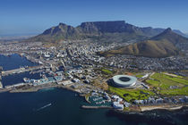 Aerial view of Cape Town Stadium, V & A Waterfront, and Tabl... von Danita Delimont