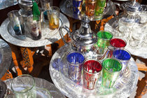 Pots of mint tea & glasses, The Souk, Marrakech, Morocco von Danita Delimont