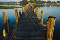 U Bein teak bridge on Taungthaman Lake at sunrise, Citadel P... von Danita Delimont