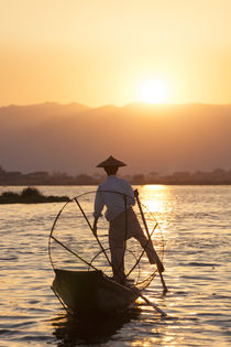 Intha Fisherman, Shan state, Inle Lake, Myanmar von Danita Delimont
