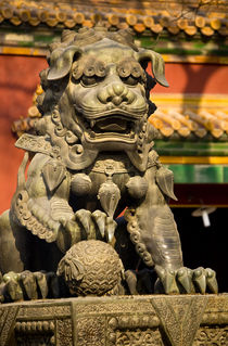 Dragon Bronze Statue Yonghe Gong Buddhist Temple Beijing China von Danita Delimont