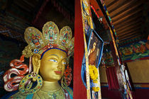 India, Ladakh, Thiksey, picture of Dalai Lama next to golden... von Danita Delimont