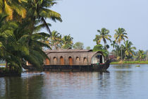 Houseboat on the backwaters of Kerala, India von Danita Delimont