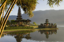Candikuning Temple, Lake Bratan, Bali, Indonesia von Danita Delimont