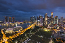 Singapore, city skyline elevated view above the Padang, dusk von Danita Delimont