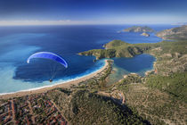 Paramotor flying in Oludeniz, aerial, Fethiye, Turkey von Danita Delimont