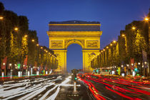 Twilight along Champs Elysee with Arc de Triomphe, Paris, France. von Danita Delimont