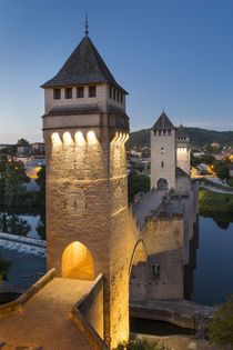 14th Century Pont Valentre and River Lot in Cahors, Midi-Pyr... von Danita Delimont