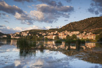 Greece, West Macedonia, Kastoria, view of town by Lake Orestiada, dawn von Danita Delimont