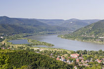 The bend of river Danube near Visegrad von Danita Delimont