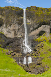 Foss a Sidu. Waterfall over the cliff. von Danita Delimont